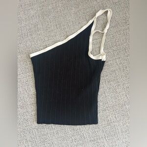 Divide one shoulder black and white tank top